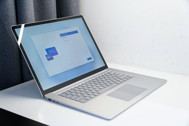 Làm việc thông minh hơn với AI Copilot + có trên Surface Pro 11