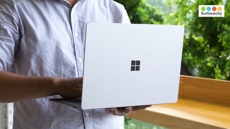 Máy tính xách tay sinh viên có tính bền vững