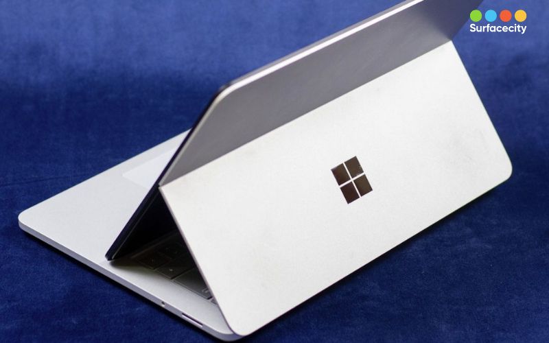 Surface Laptop Studio và Lenovo Yoga 9i 14 Gen 7